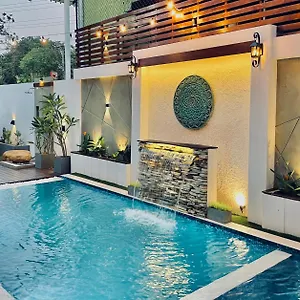 3* Hotel 8 Luxury